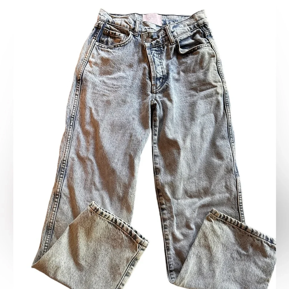 Revice size 25 crossover/asymmetrical waist denim jeans.‎ Button fly, acid wash. - Picture 5 of 14